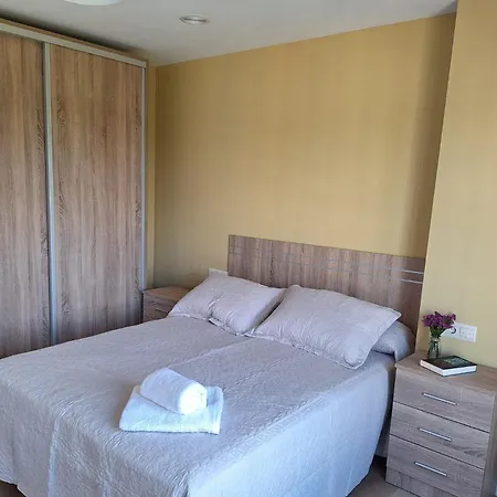 Apartment Pose Baio *